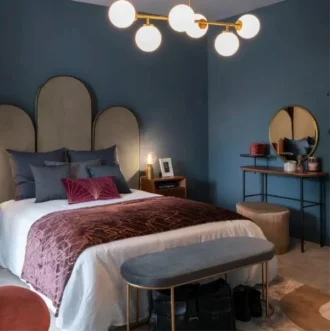 A Banqueta Chic é a expressão máxima de elegância e estilo, combinando uma estética moderna com materiais de alta qualidade.